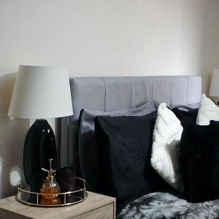 Modern Spacious Apartment In Digbeth With Balcony - Netflix, Youtube, Amazon Tv, Superfast Wifi - Just 10 Mins To Birmingham Centre, Bullring, Train, Coach Station And Birmingham Fc Extérieur photo